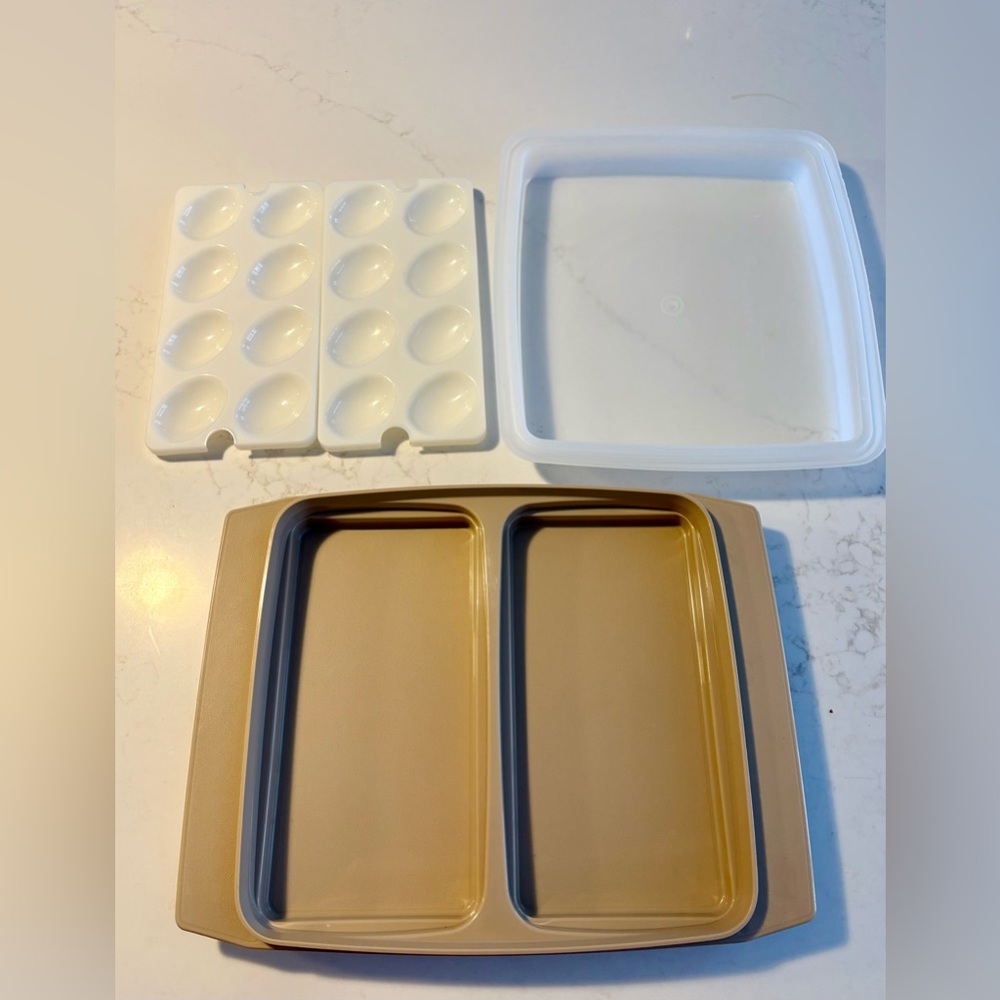 Tupperware Beige and White Devilled Egg Storage Container - Picture 3 of 4